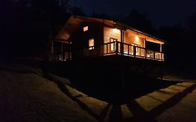 Rustic Cabin In The Woods/Cabana En El Bosque